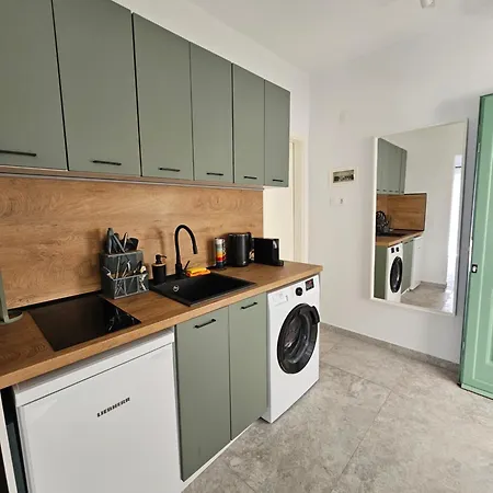 Sun And Moon 아피토스